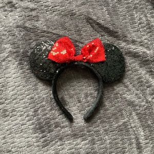Minnie Mouse ears